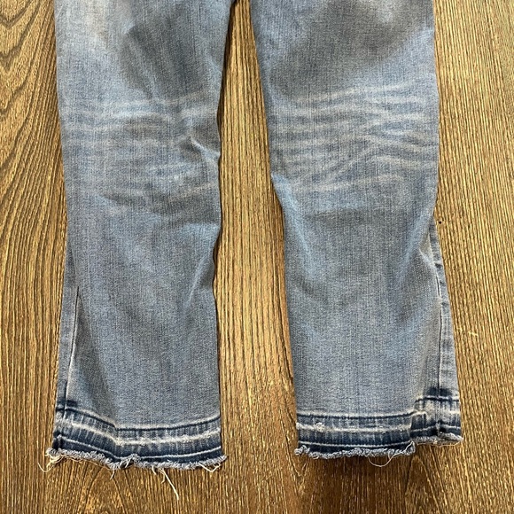American Eagle Crop Jeans Ripped Super Stretch Denim Whisker Medium Wash Size 6 - Picture 10 of 11
